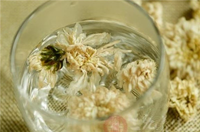 经期能喝菊花茶吗，喝菊花茶有哪些作用-图片1