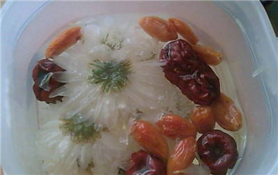 红枣枸杞菊花茶的作用和功效，红枣枸杞菊花茶的做法和注意事项-图片3