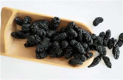 桑葚干泡水喝的功效，桑葚干泡水喝有哪些功效-图片2