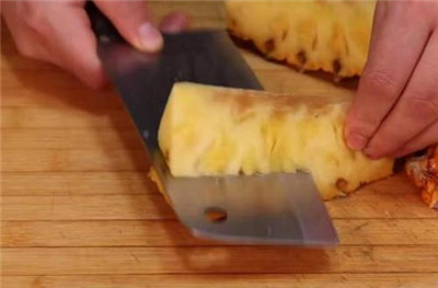 菠萝和鸡蛋可以一起吃吗,菠萝和什么一起吃对身体好-图片1