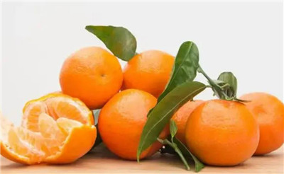 橘子皮泡水喝的功效和作用，橘子皮泡水喝的禁忌有哪些-图片1